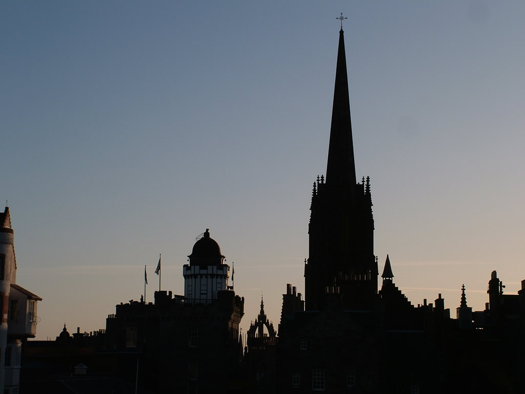 DSCF5153  Silhouette towards Royal Mile