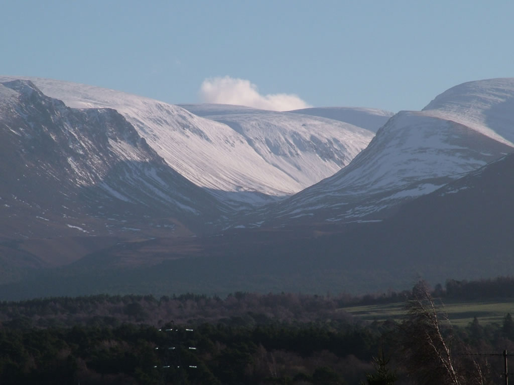 DSCF2923  Cairngorms from Aviemore