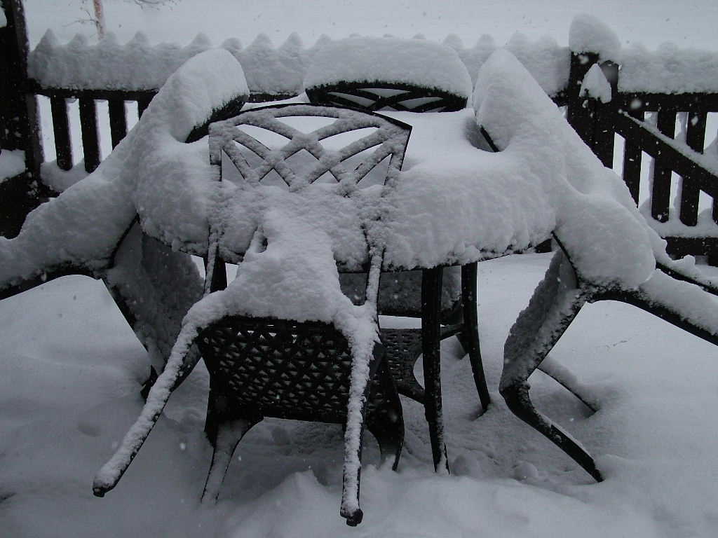 DSCF9140, Patio furniture in the snow, Aviemore
