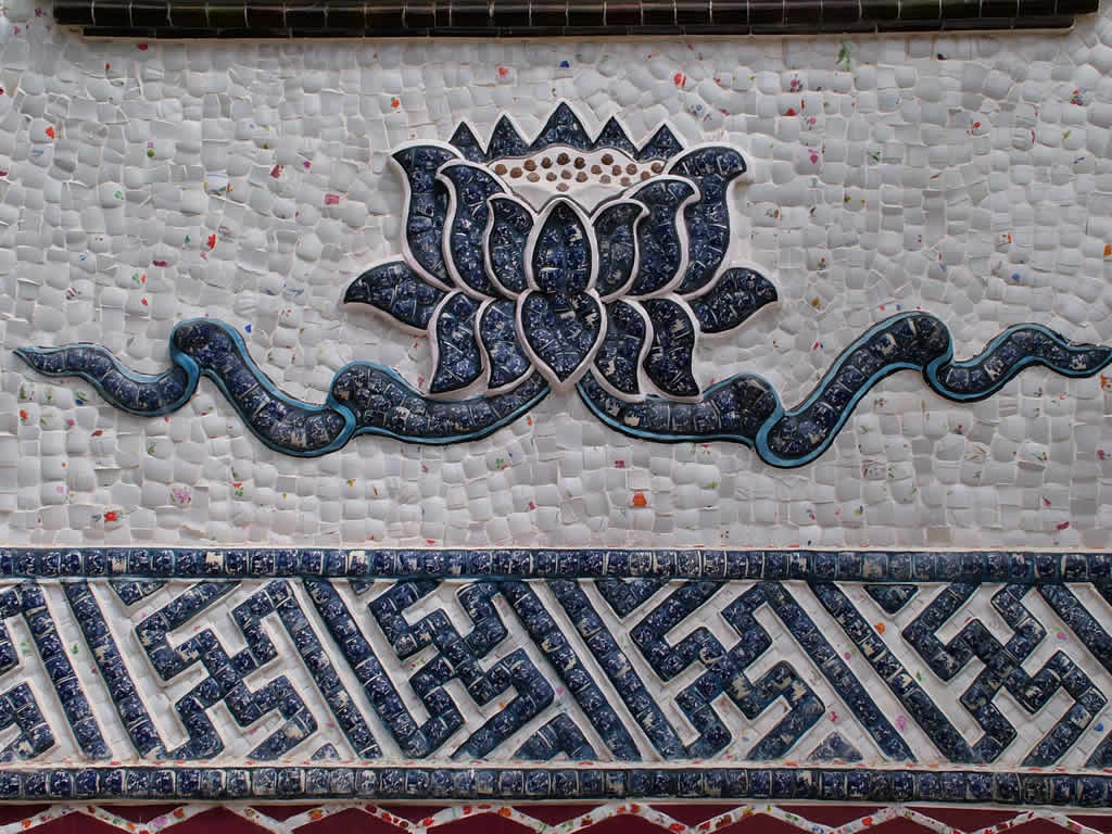 DSCF0454, DaLat Temple mosaic