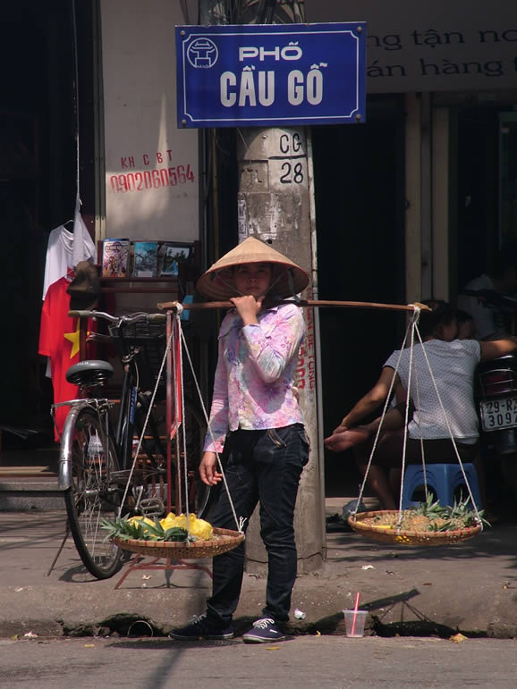 DSCF8601, Hanoi Street Vendor