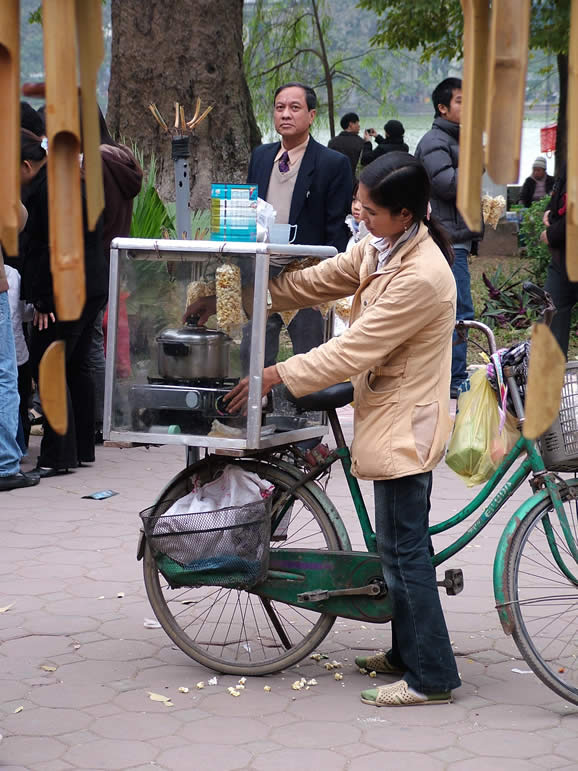 DSCF0168, Hanoi - popcorn maker