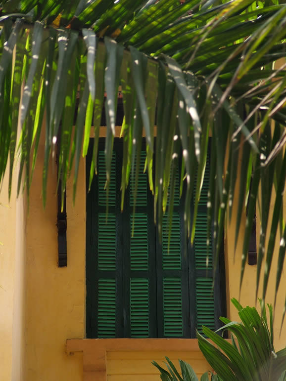 DSCF3526, Hanoi - Louvre shutter