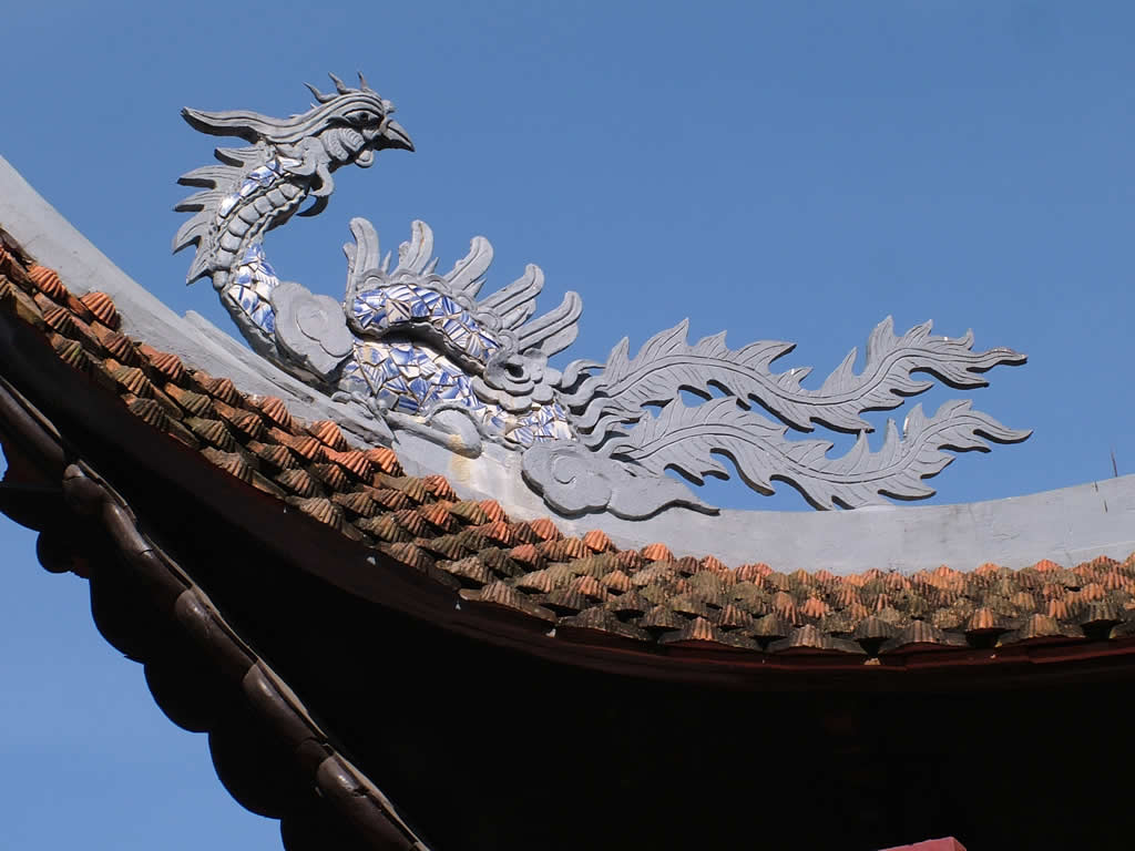 DSCF9042, Dragon on temple roof