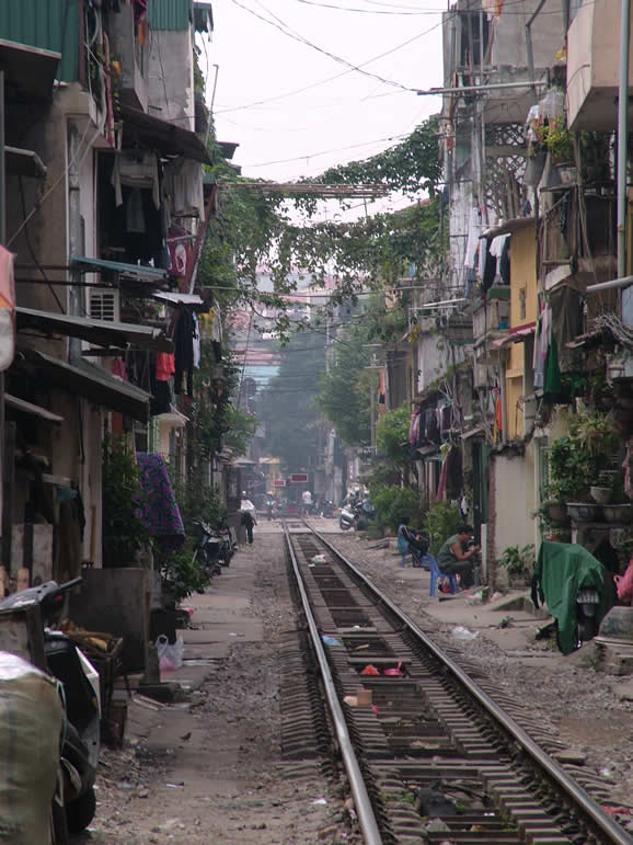 DSCF9242, Railway track in Hanoi