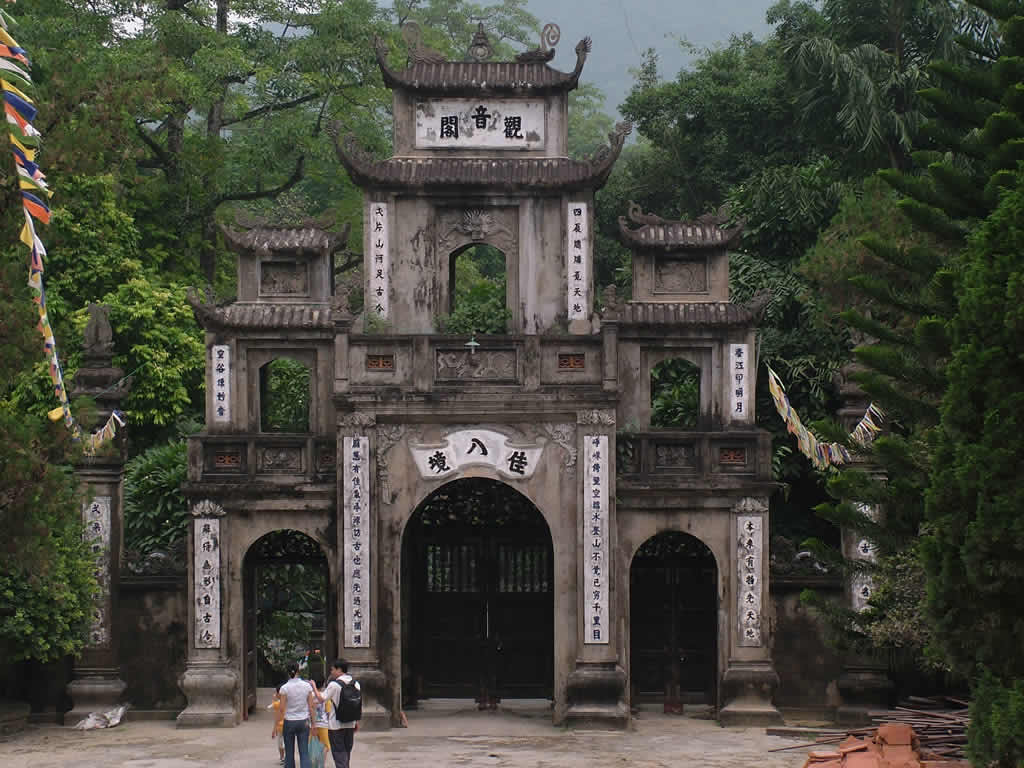 DSCF8515, Thien Tru Pagoda Entrance Gates