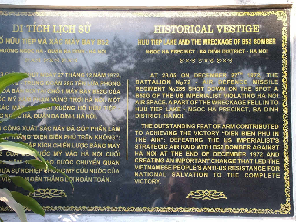 DSCF9423, Plaque at B52 Lake, Hanoi